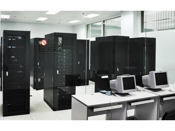 智慧校園網(wǎng)絡(luò)機(jī)房動(dòng)力環(huán)境監(jiān)控方案，應(yīng)選用哪款主機(jī)？